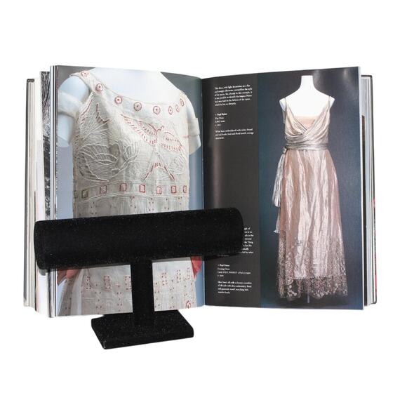 The Collection of the Kyoto Costume Institute Fashion History Book - Picture 7 of 10